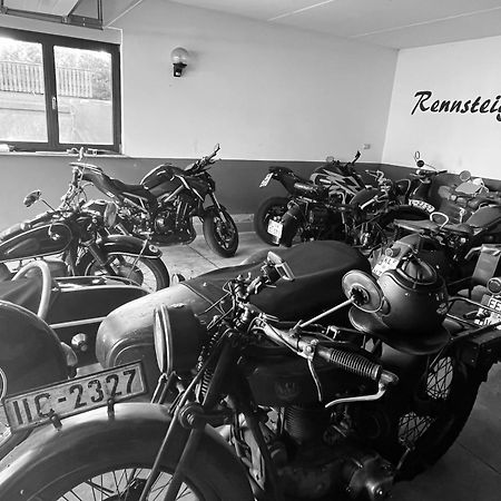 Rennsteighotel Gruener Baum ชมีเดอเฟลด์ อัม เร็นน์ชไตก์ ภายนอก รูปภาพ