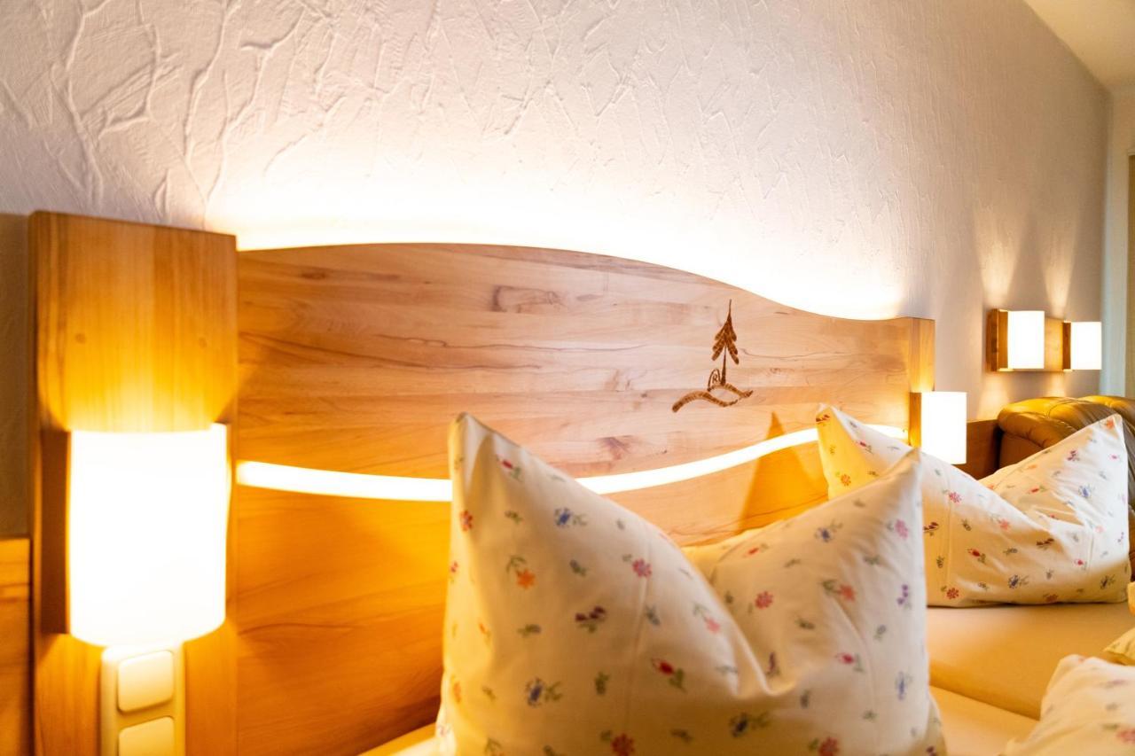 Rennsteighotel Gruener Baum ชมีเดอเฟลด์ อัม เร็นน์ชไตก์ ภายนอก รูปภาพ