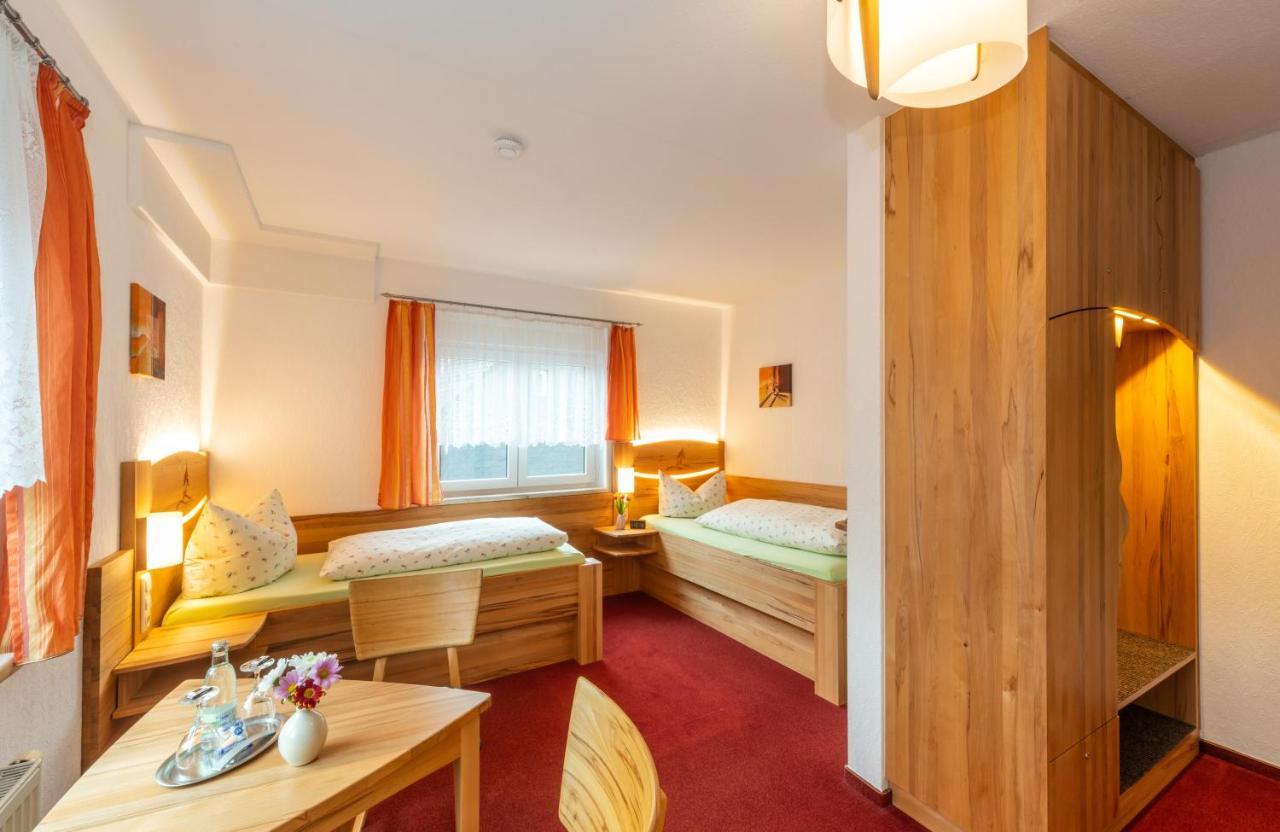 Rennsteighotel Gruener Baum ชมีเดอเฟลด์ อัม เร็นน์ชไตก์ ภายนอก รูปภาพ