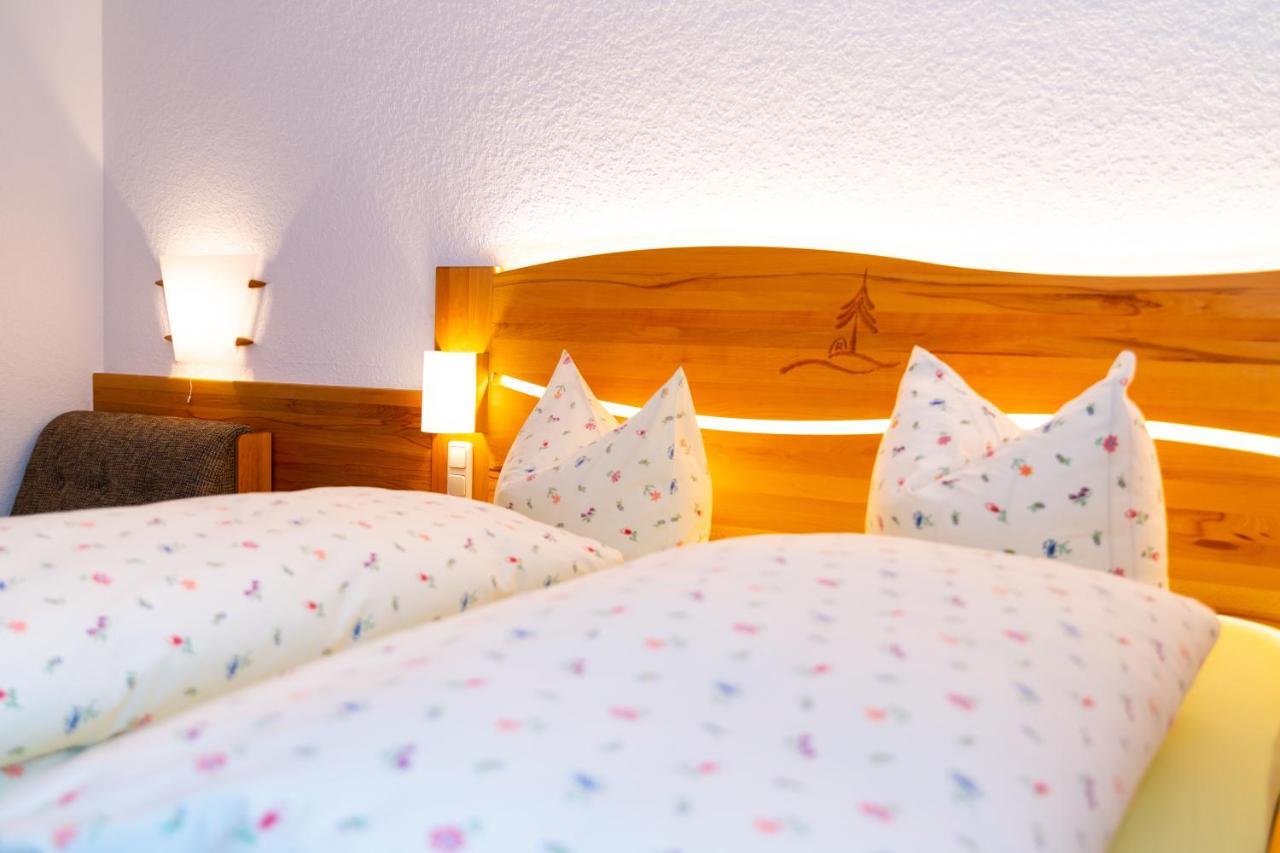 Rennsteighotel Gruener Baum ชมีเดอเฟลด์ อัม เร็นน์ชไตก์ ภายนอก รูปภาพ