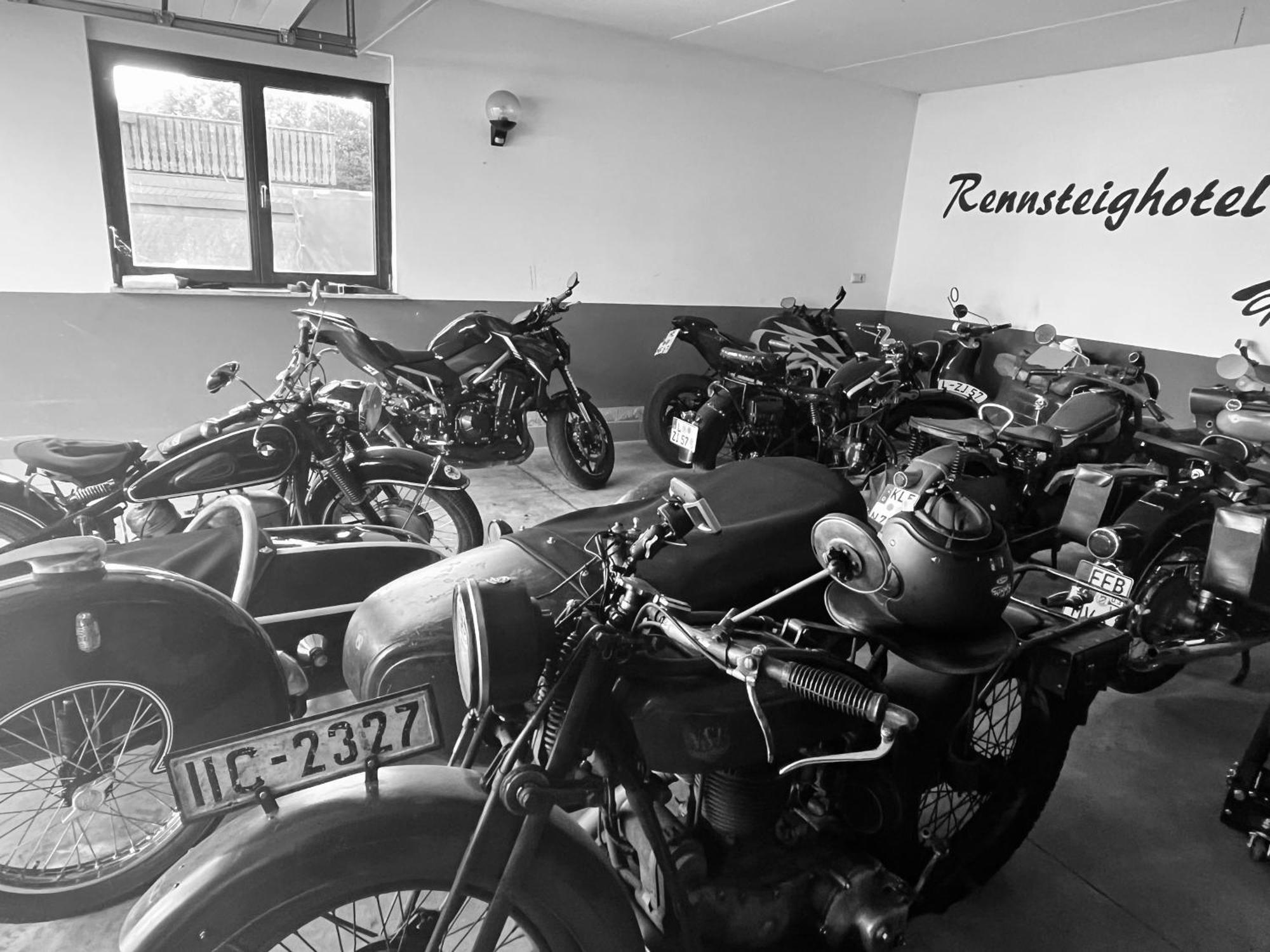 Rennsteighotel Gruener Baum ชมีเดอเฟลด์ อัม เร็นน์ชไตก์ ภายนอก รูปภาพ
